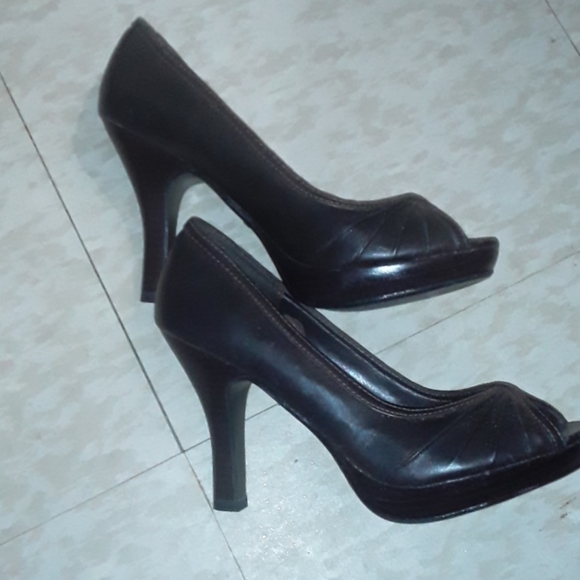 High heals - Picture 3 of 5